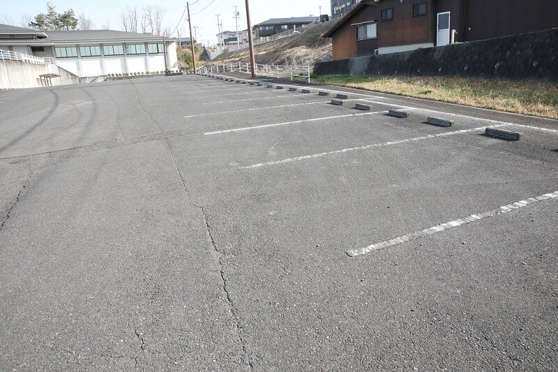名張斎奉閣 駐車場２