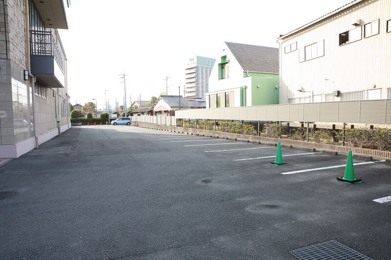 久居斎奉閣 駐車場２