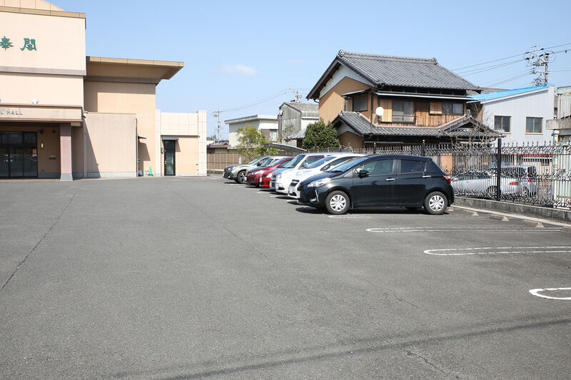 菰野斎奉閣 ー駐車場２