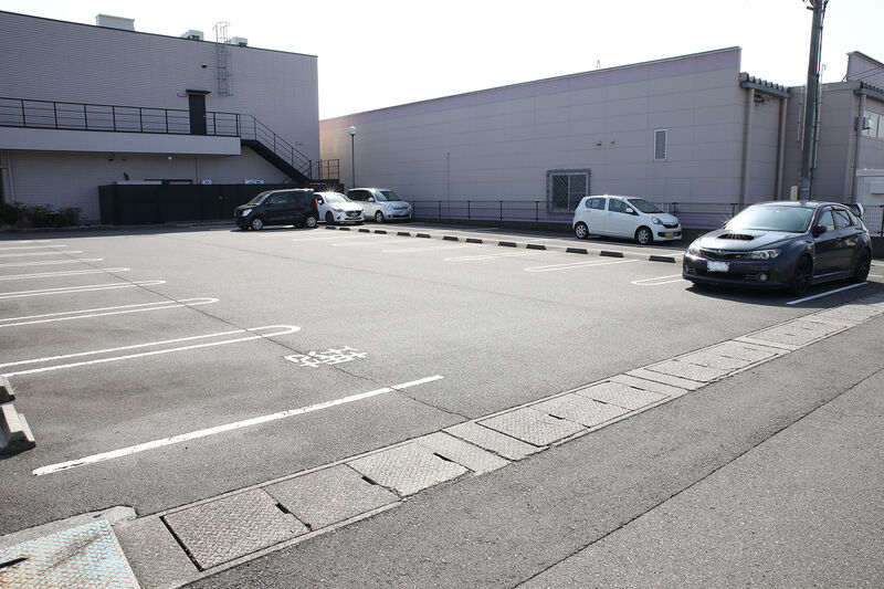 東員斎奉閣 ー駐車場２