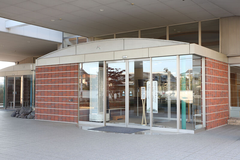 JAみえなかメモリアルホール リーフル 玄関