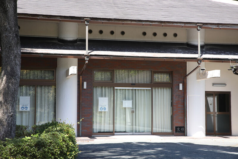 堅神火葬場 玄関