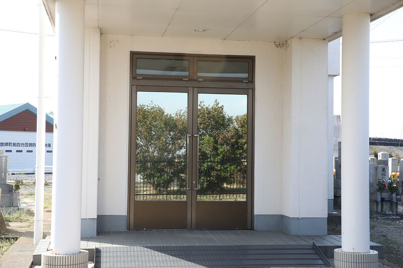 木曽岬町営火葬場 ー玄関