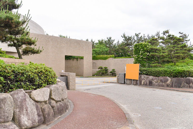 青山斎場 入り口