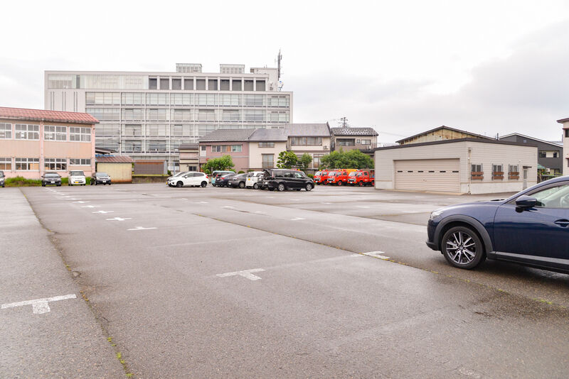 新井セレモニーホールへいあん 駐車場