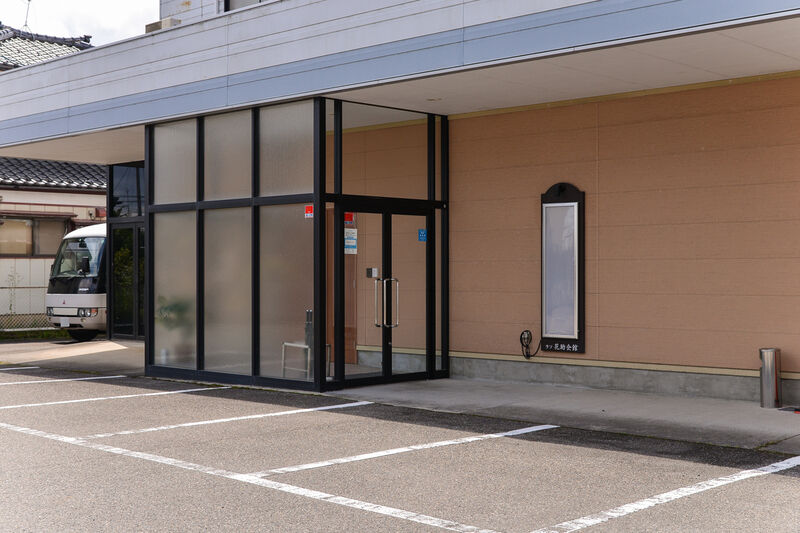 ラソ花助会館 入口