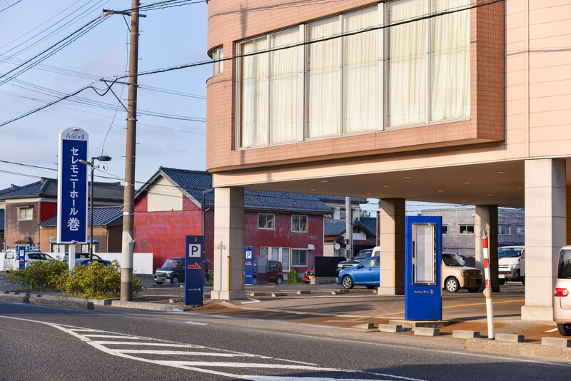 セレモニーホール巻 入り口
