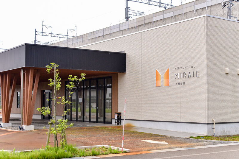 礼堂 すいれん 外観３