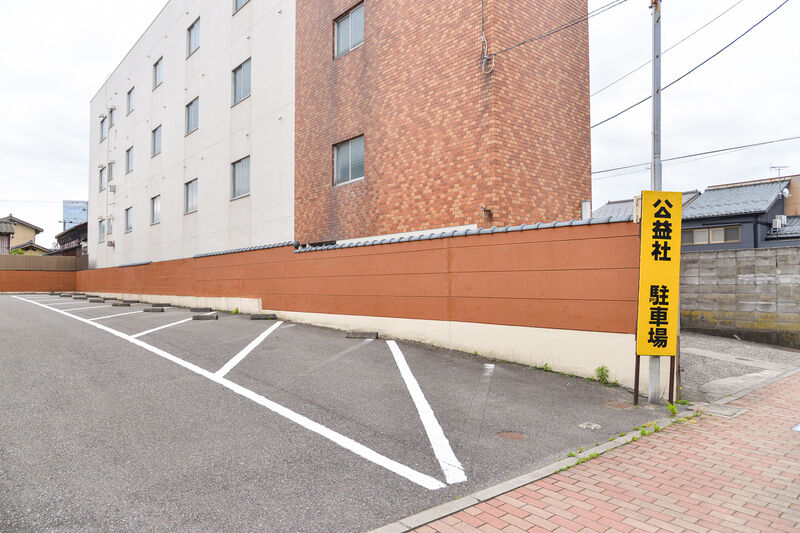 公益社本町 駐車場
