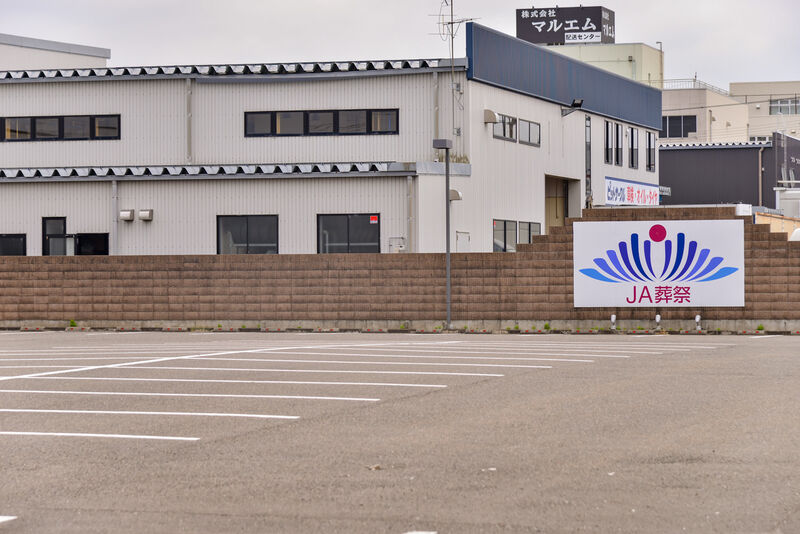 JA虹のホール　あかり 駐車場２
