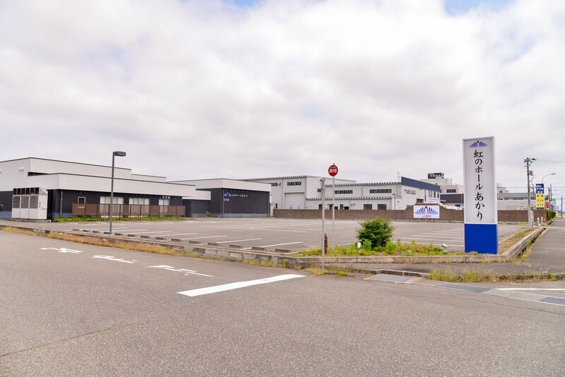 JA虹のホール　あかり 駐車場１