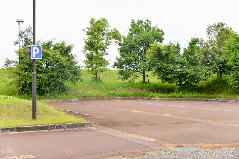 三条市槻の森斎苑 駐車場