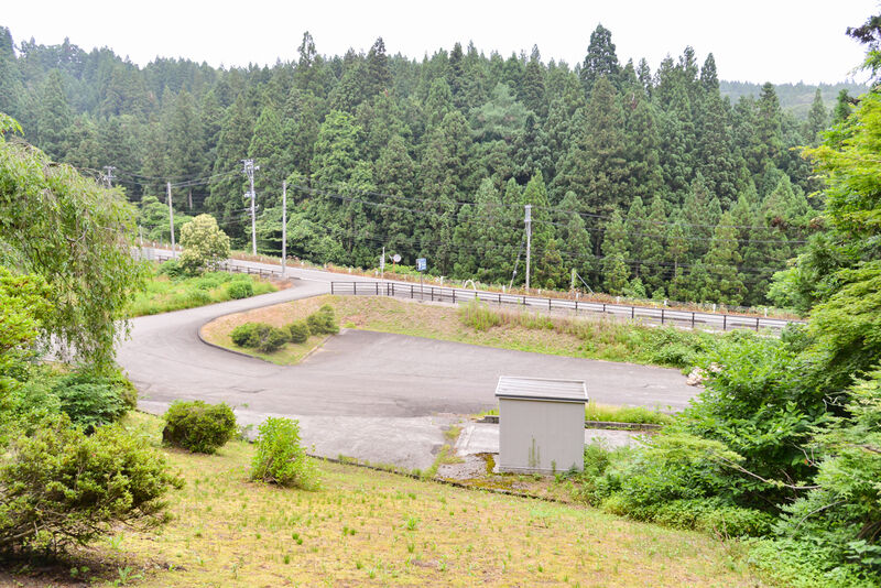 長岡市与板無憂苑斎場 駐車場１