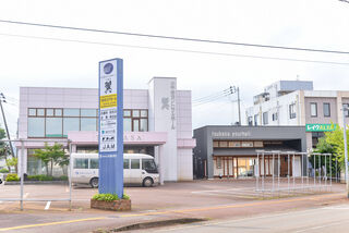 セントラルホール翼