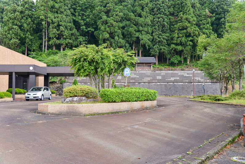 西山斎場 駐車場