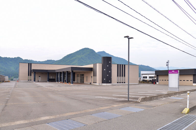 虹のホール　みなみ 入り口２