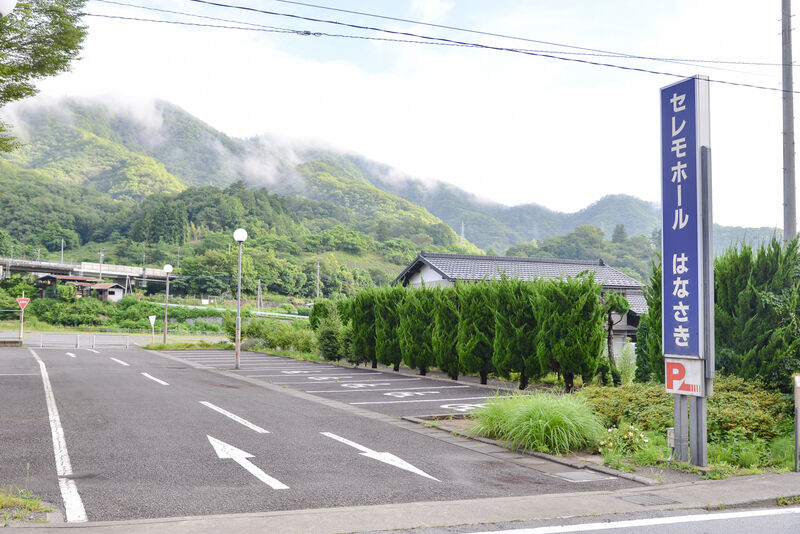 セレモホールはなさき 駐車場
