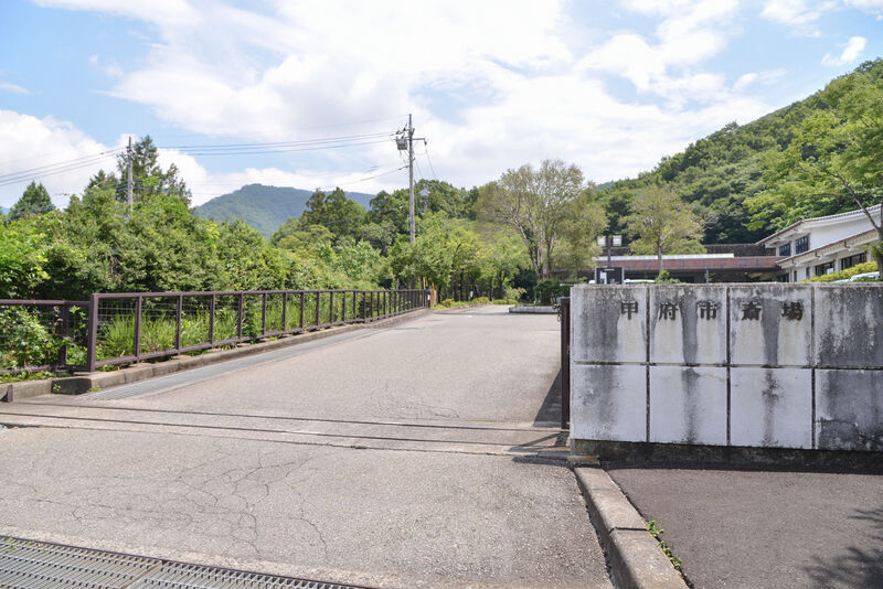 甲府市斎場 入り口