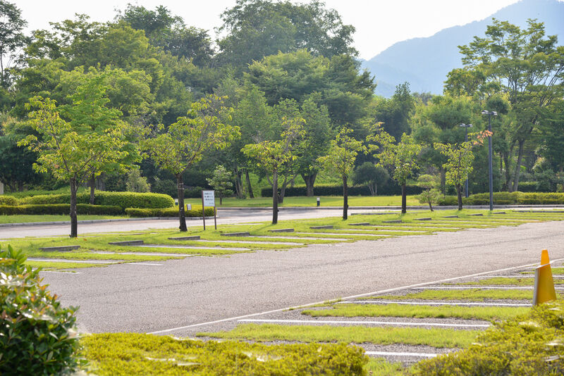 東八聖苑 駐車場