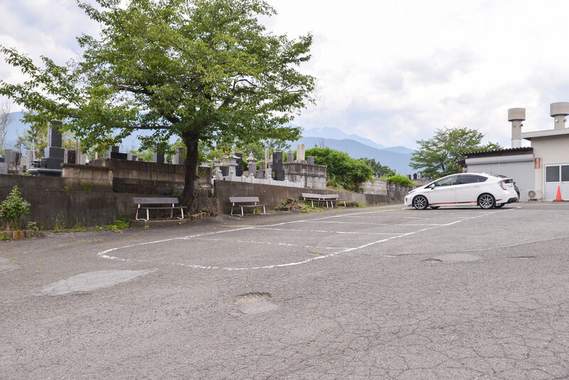 韮崎市営火葬場 駐車場