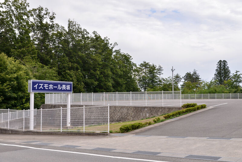 イズモホール長坂 入り口