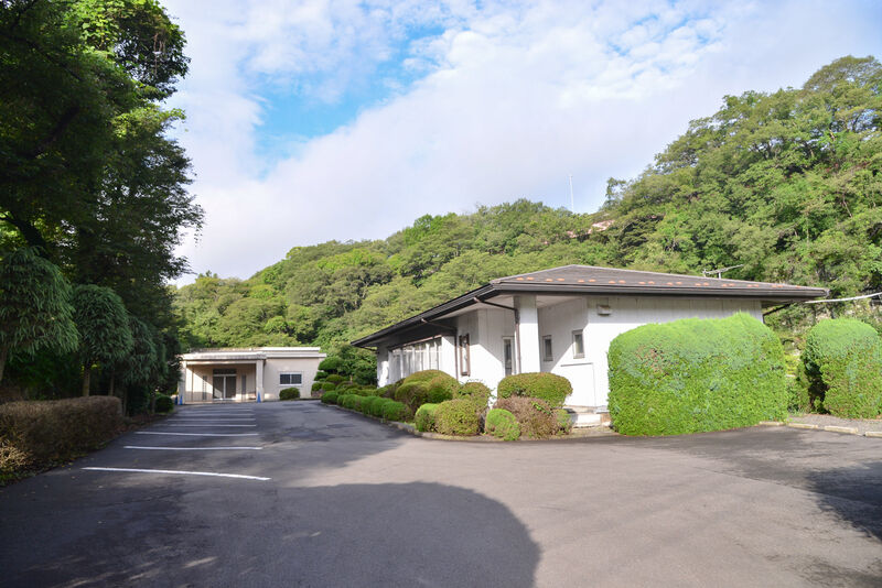 大月市　市営火葬場 外観２