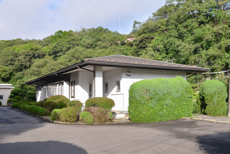 大月市　市営火葬場 外観１