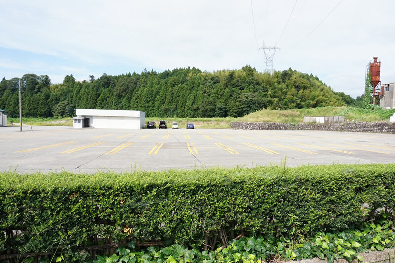 つるぎ彩慈館サンプレアホール 駐車場