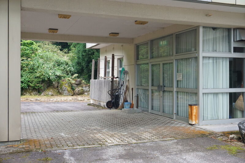 上平斎場 入口