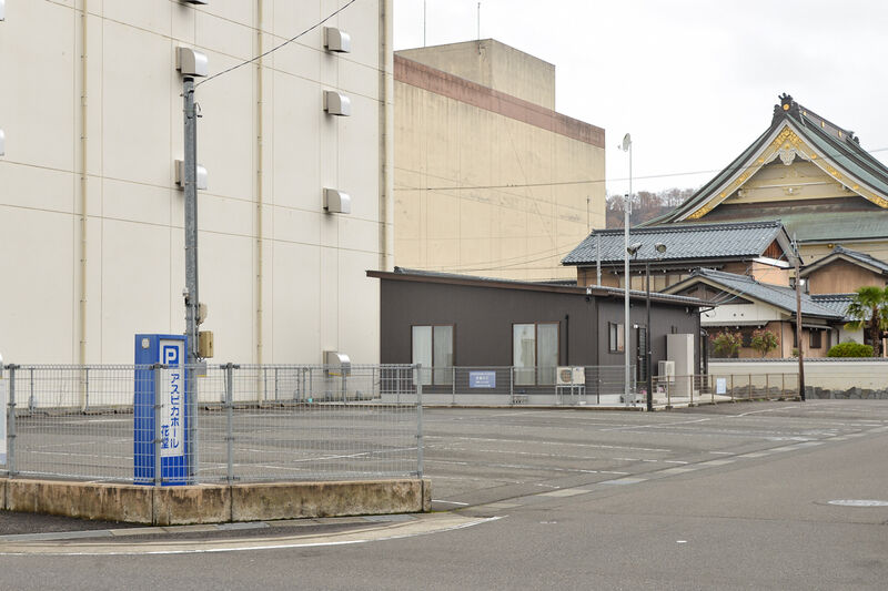 アスピカホール花堂 駐車場