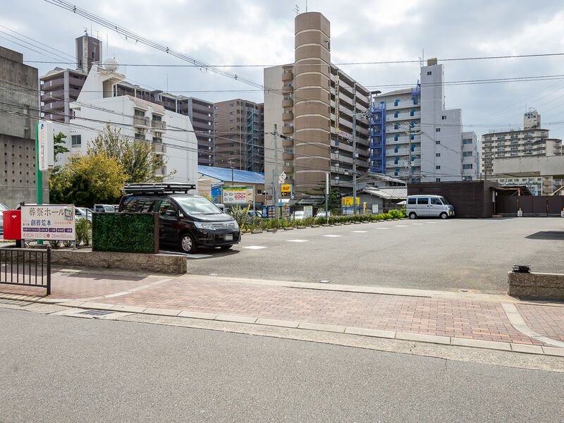 創葬荒本 駐車場