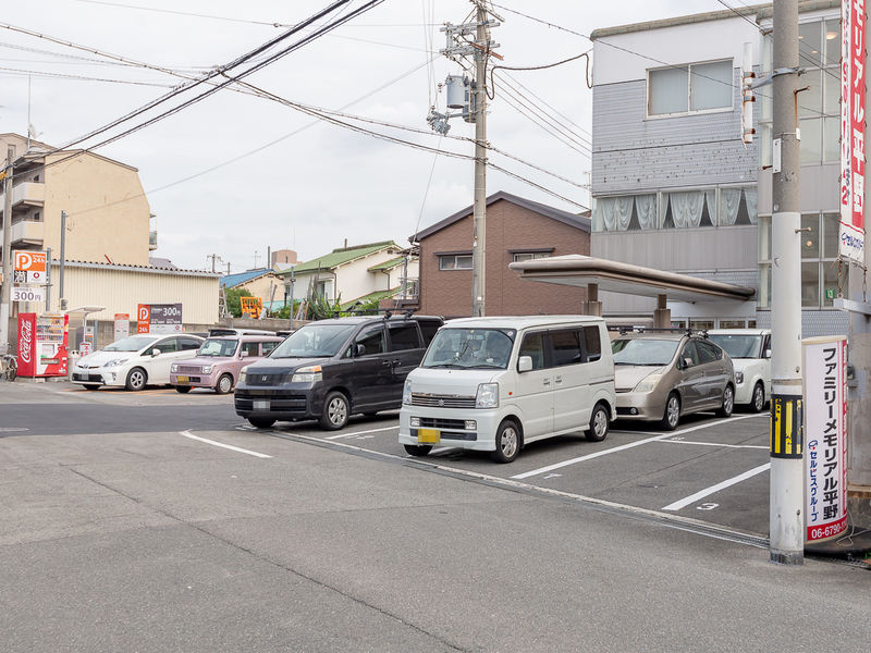 ファミリーメモリアル平野 駐車場