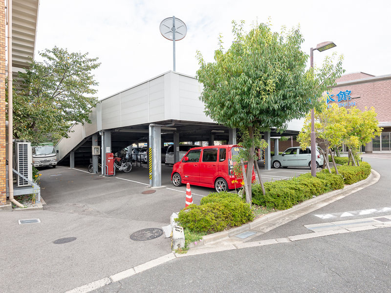 仏光殿西館 駐車場