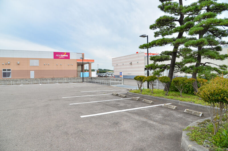 虹のホールたかのす 駐車場