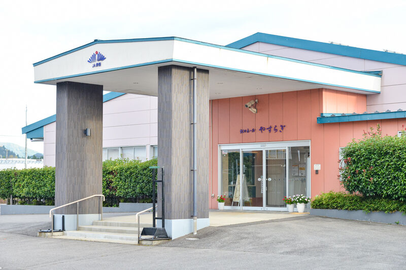 虹のホールやすらぎ 外観３