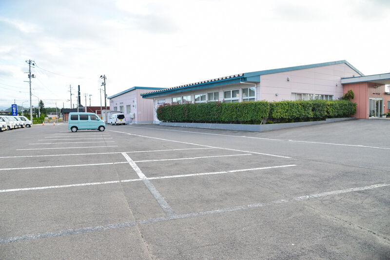 虹のホールやすらぎ 駐車場
