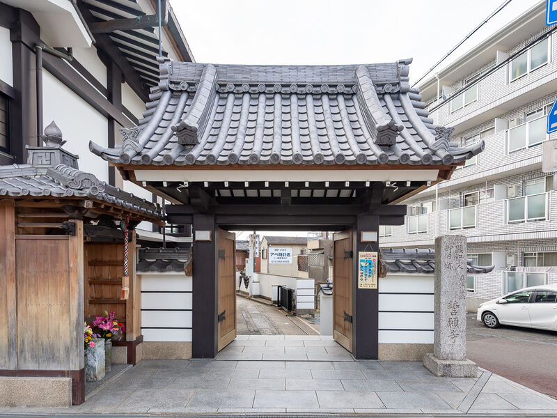 誓願寺会館 入口