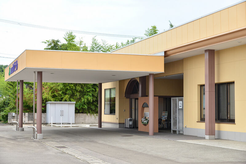虹のホール　レゼール追分 入口