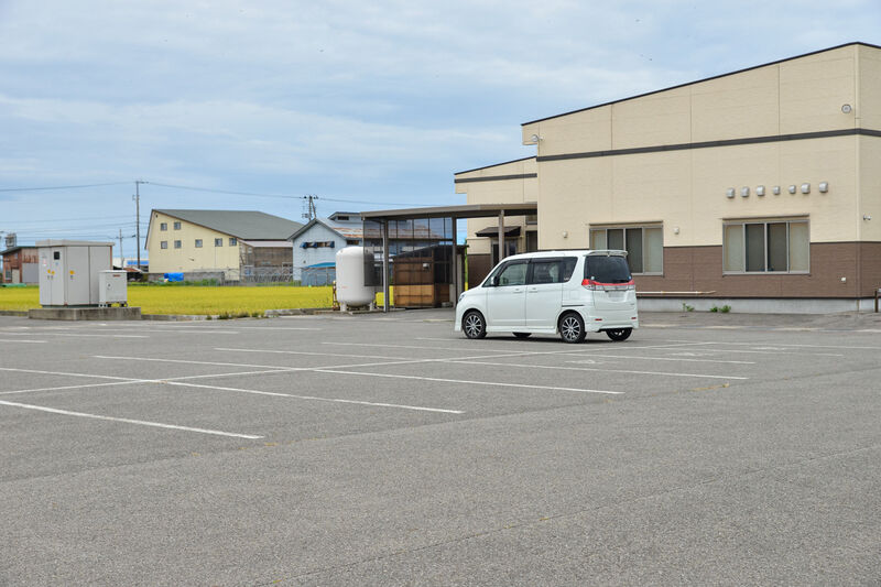 クオーレみたね 駐車場