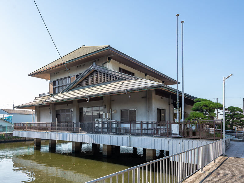 岡公民館 外観1