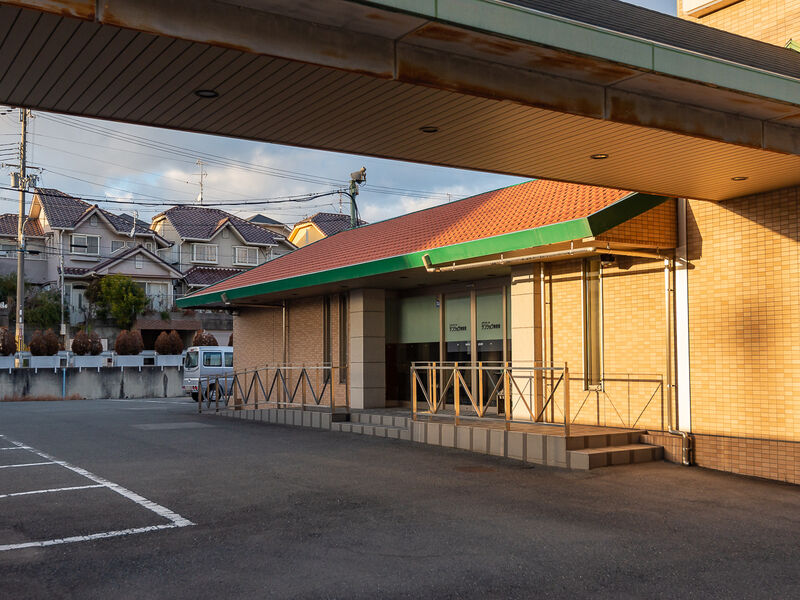 シティホールテンショウ東香里 入口
