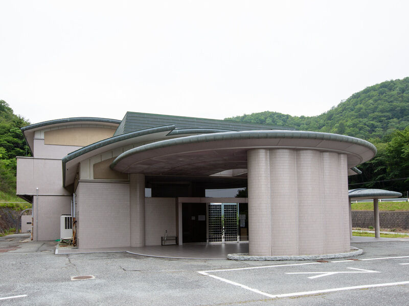 神崎郡北部火葬場「市川斎場」 外観1