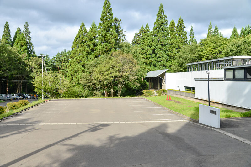 鹿角斎場 駐車場