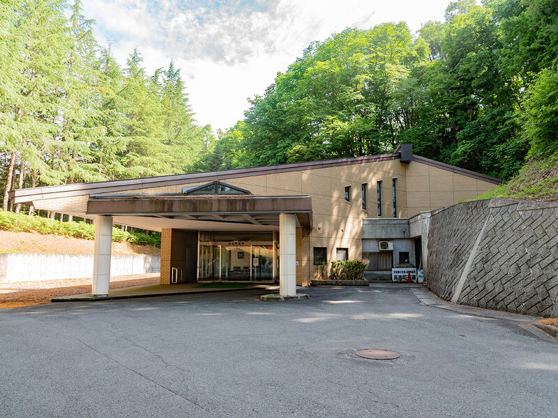 高畠町役場／斎場 外観1