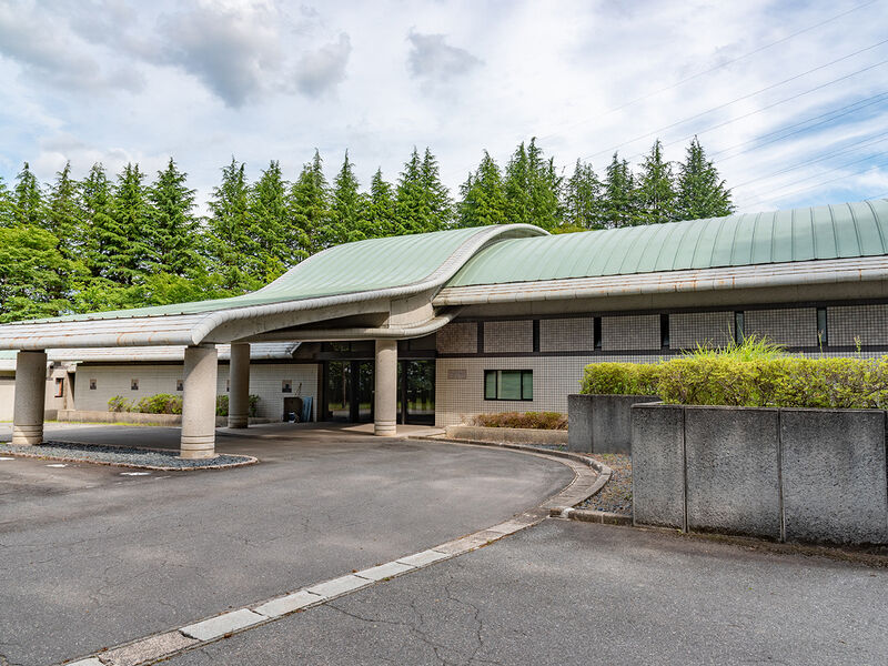 川西町斎場 外観1