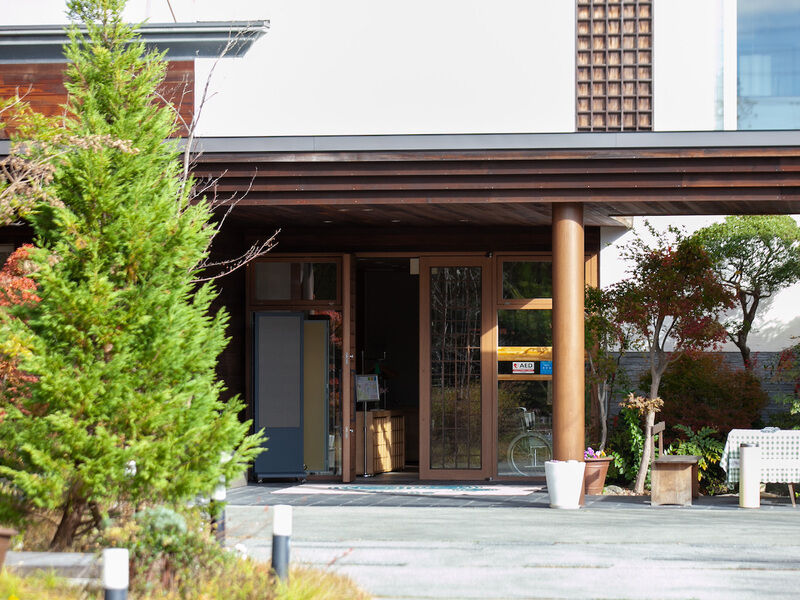 メモリアルハウス三田 四季の庭 入り口