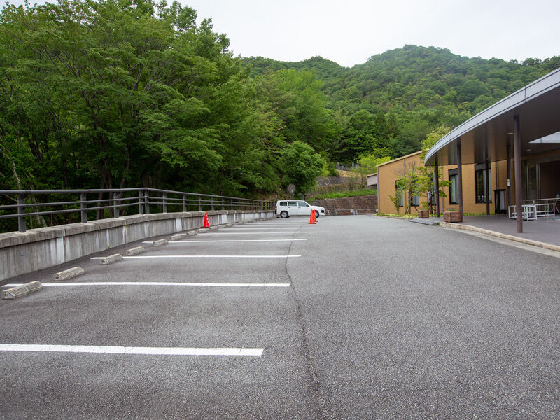 西脇多可広域斎場「やすらぎ苑」 駐車場