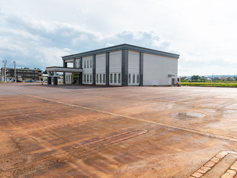 ナウエルホール川西 駐車場