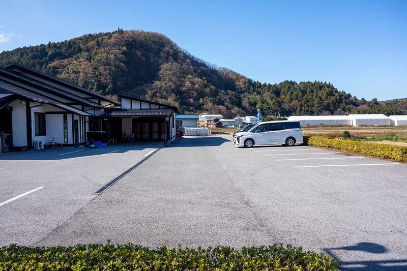 湖北斎場虹ます 駐車場1
