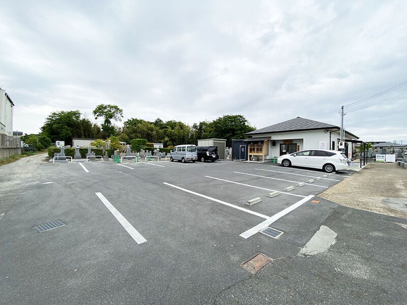 極楽寺火葬場 駐車場
